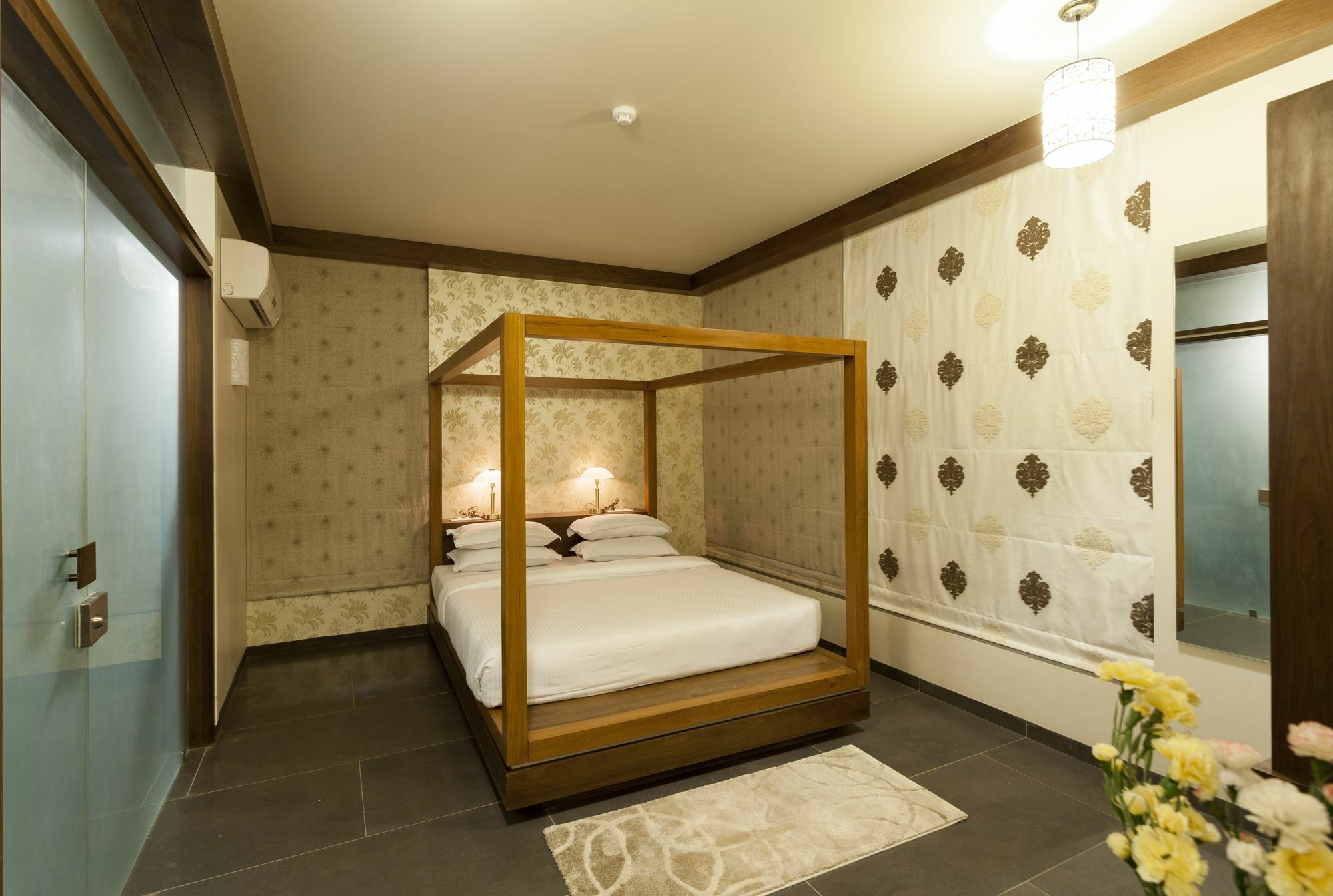 Hotel K Tree - A Boutique Hotel Kolhápur Kültér fotó